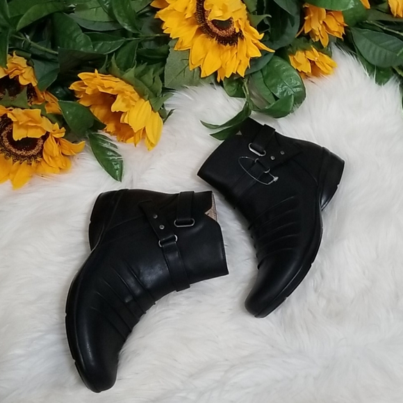 naturalizer cora booties